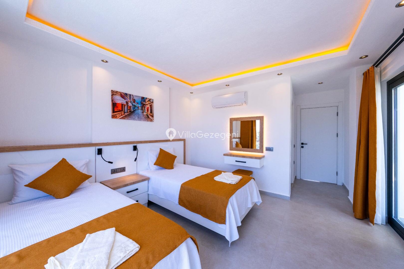 Villa Lovelet 2 — 82