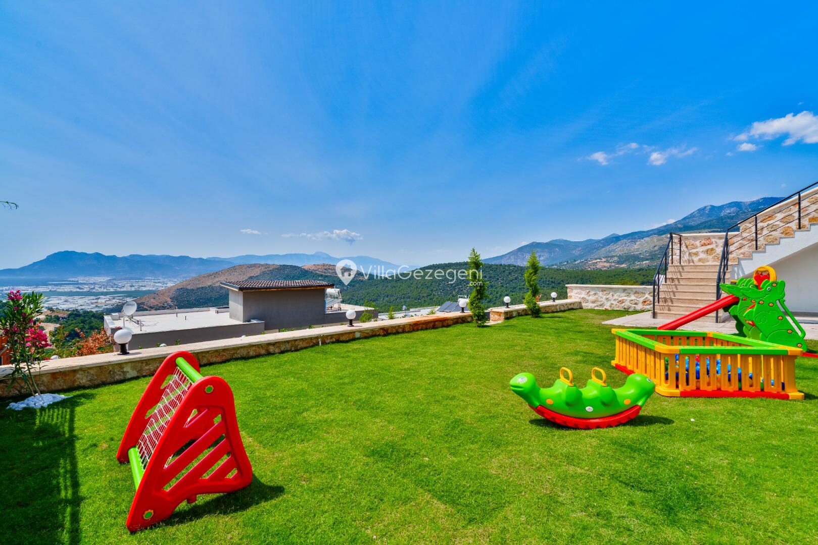 Villa Newcastle — 4
