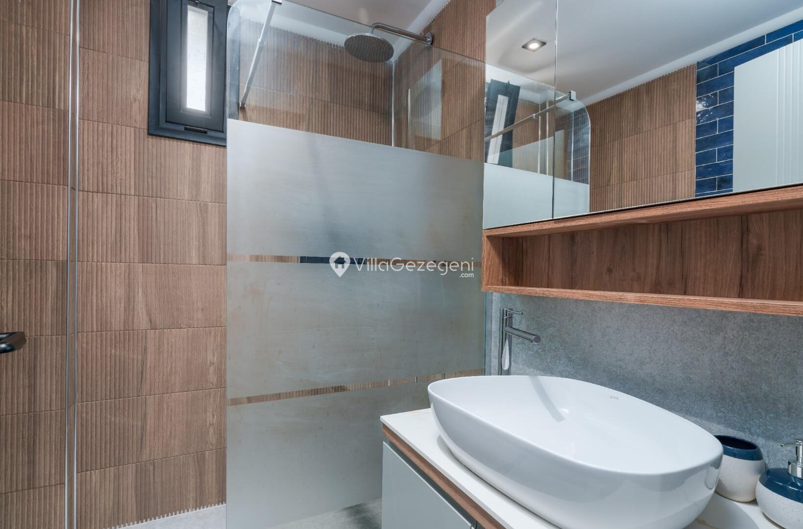 Villa Newcastle — 51