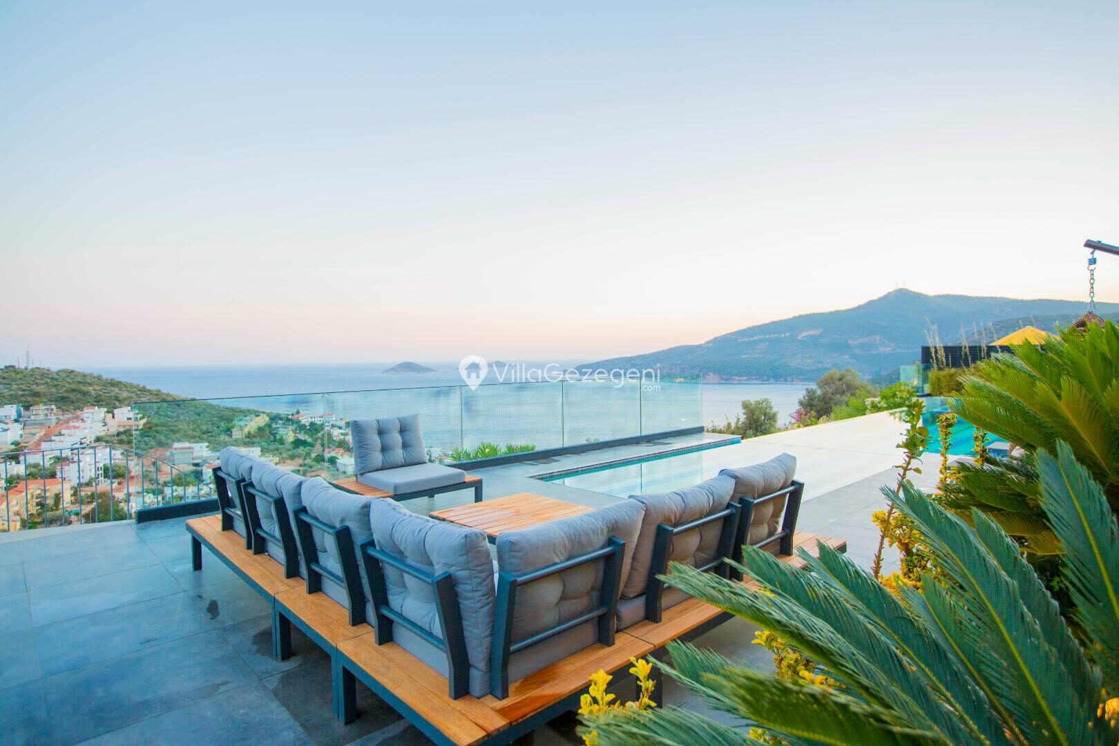 Villa Vogue — 5
