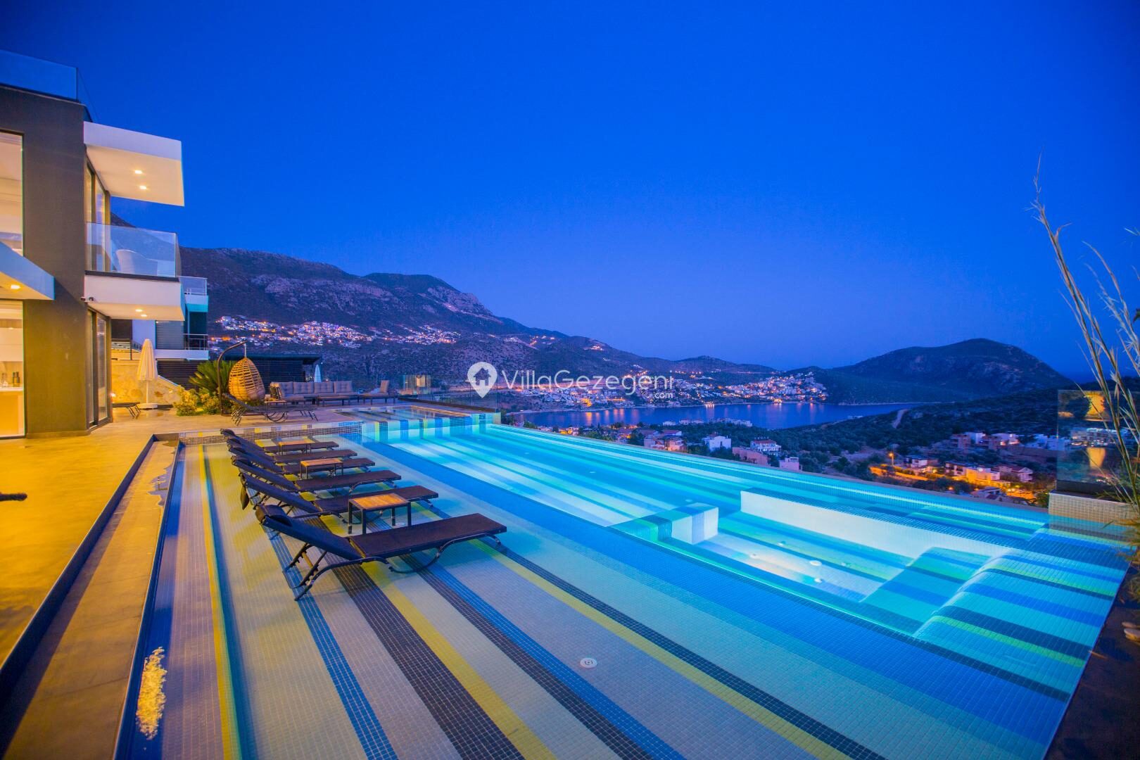 Villa Vogue — 6