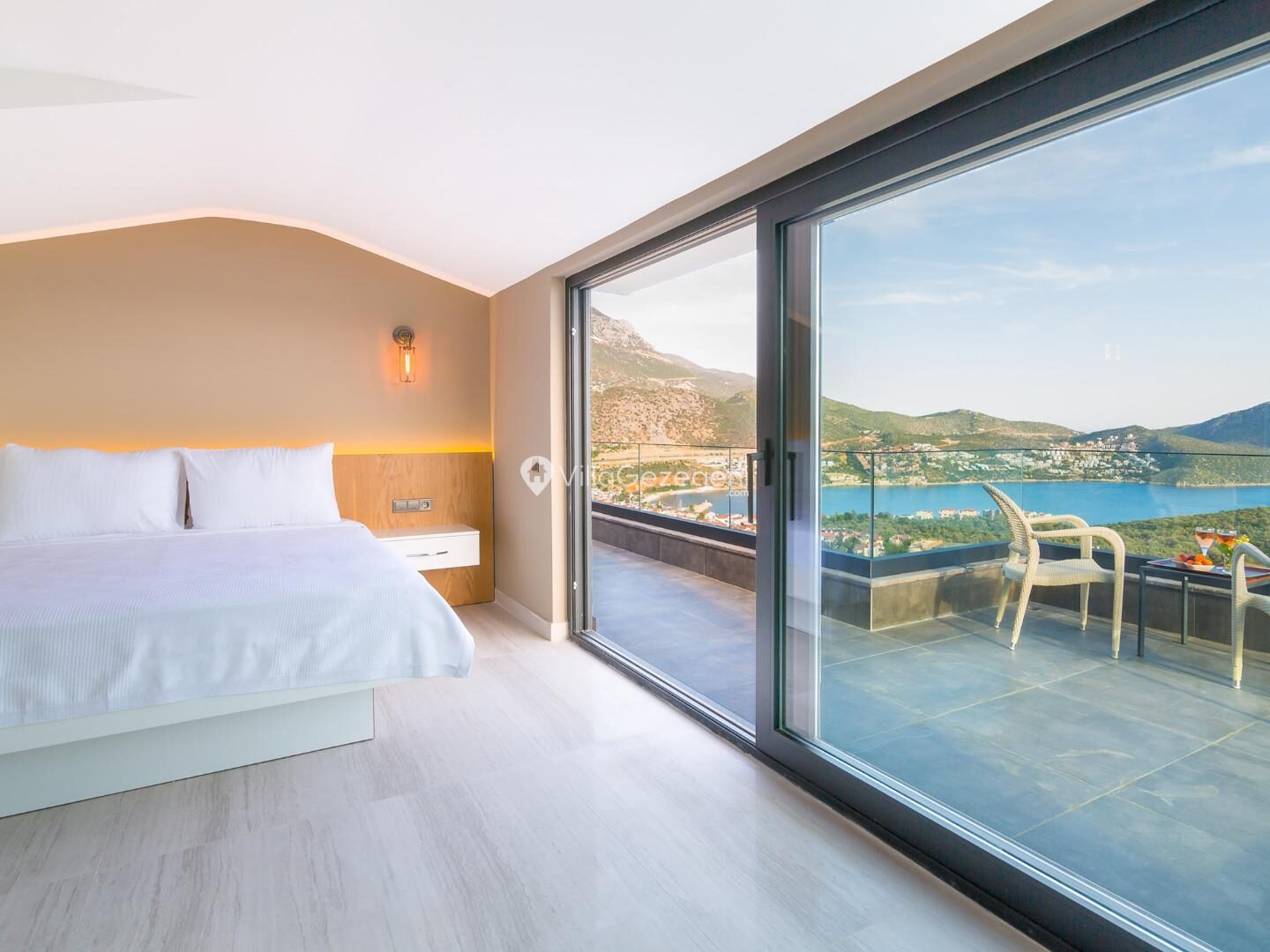 Villa Vogue — 14