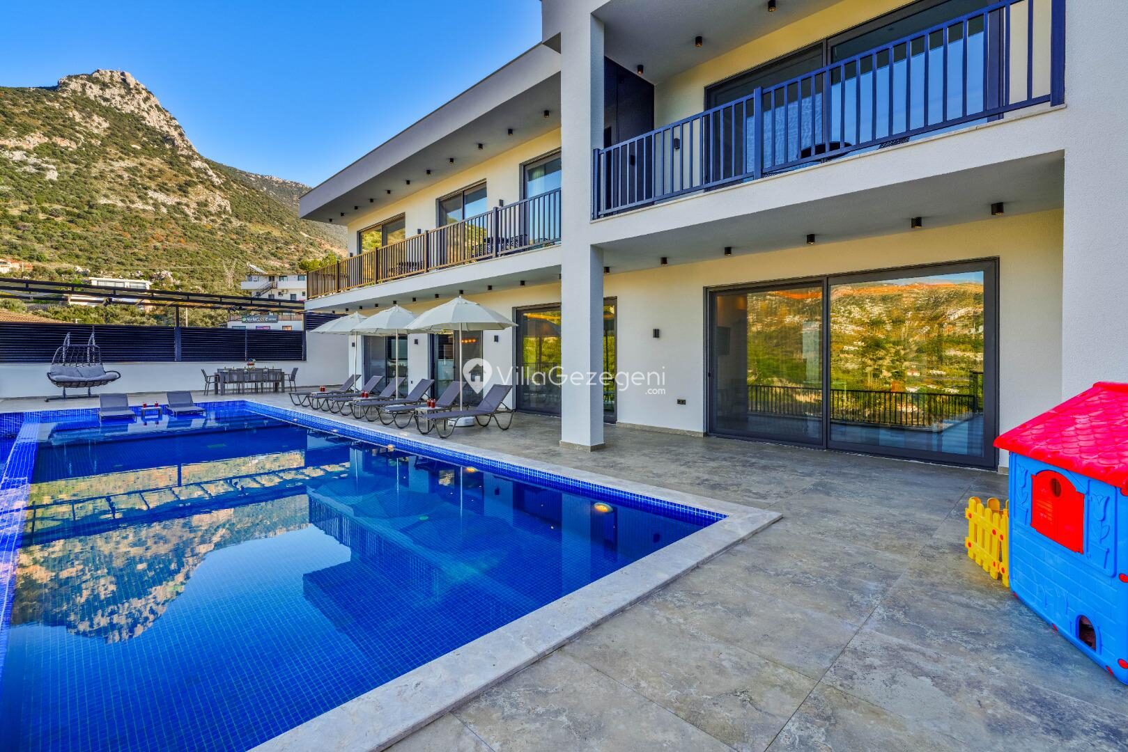 Villa Blue Night — 5