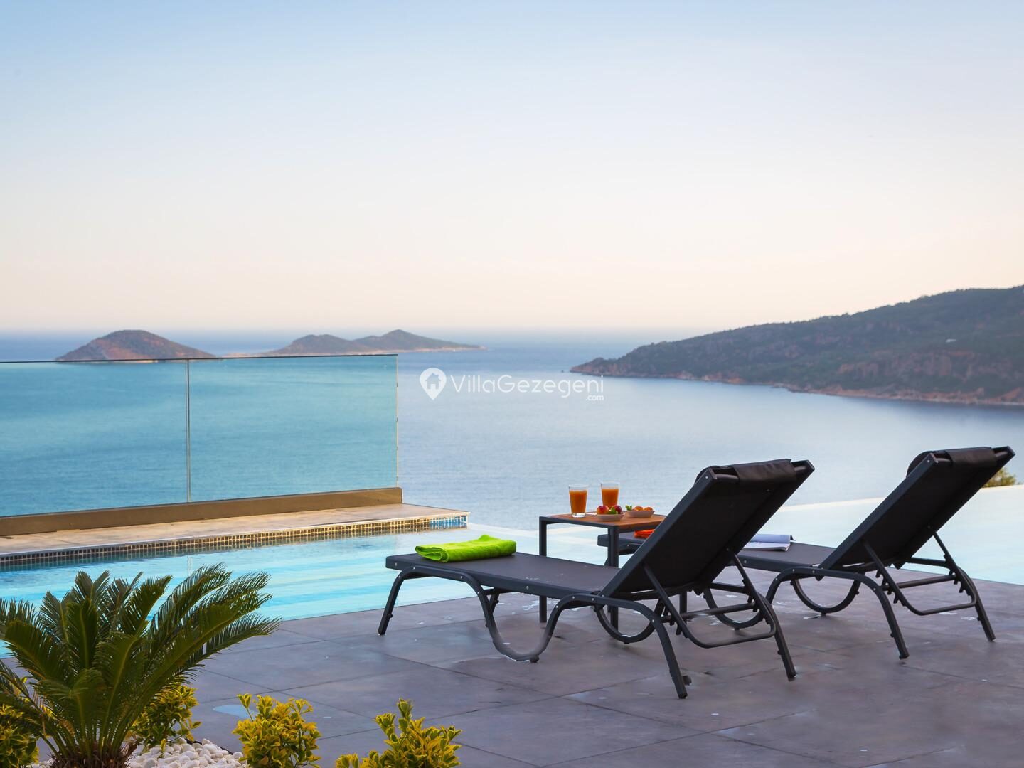 Villa Vogue — 19