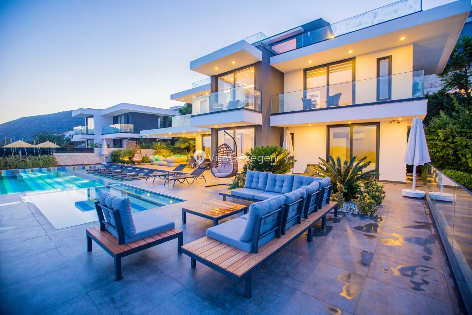 Villa Vogue — 24