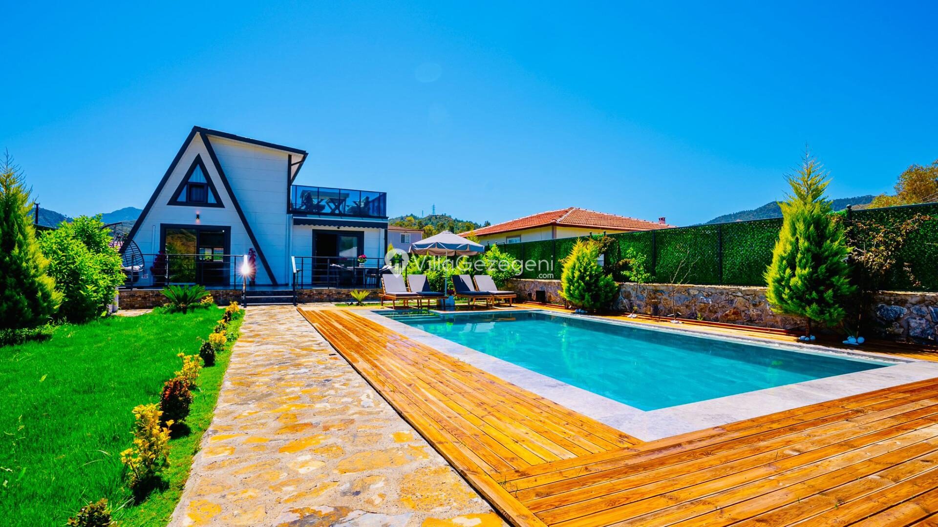 Villa Frame House — 8