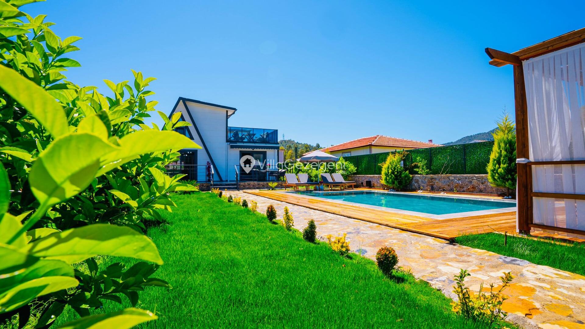 Villa Frame House — 9