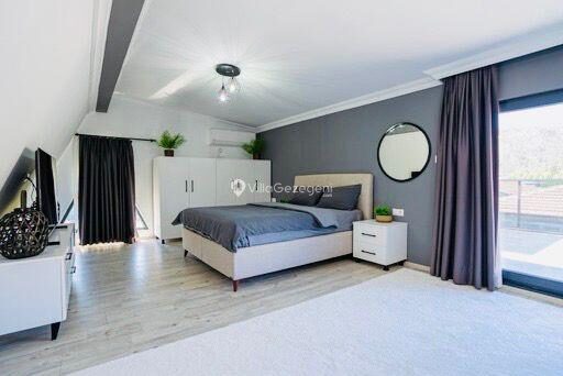 Villa Frame House — 28