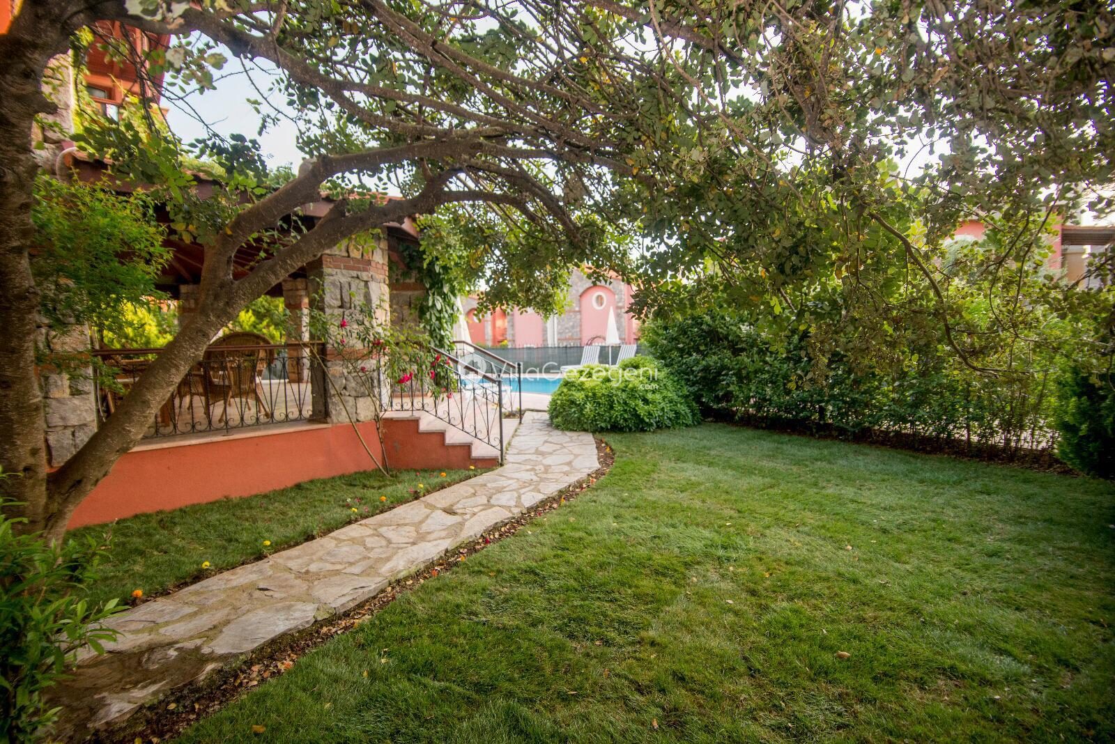 Villa Rota 3 — 4