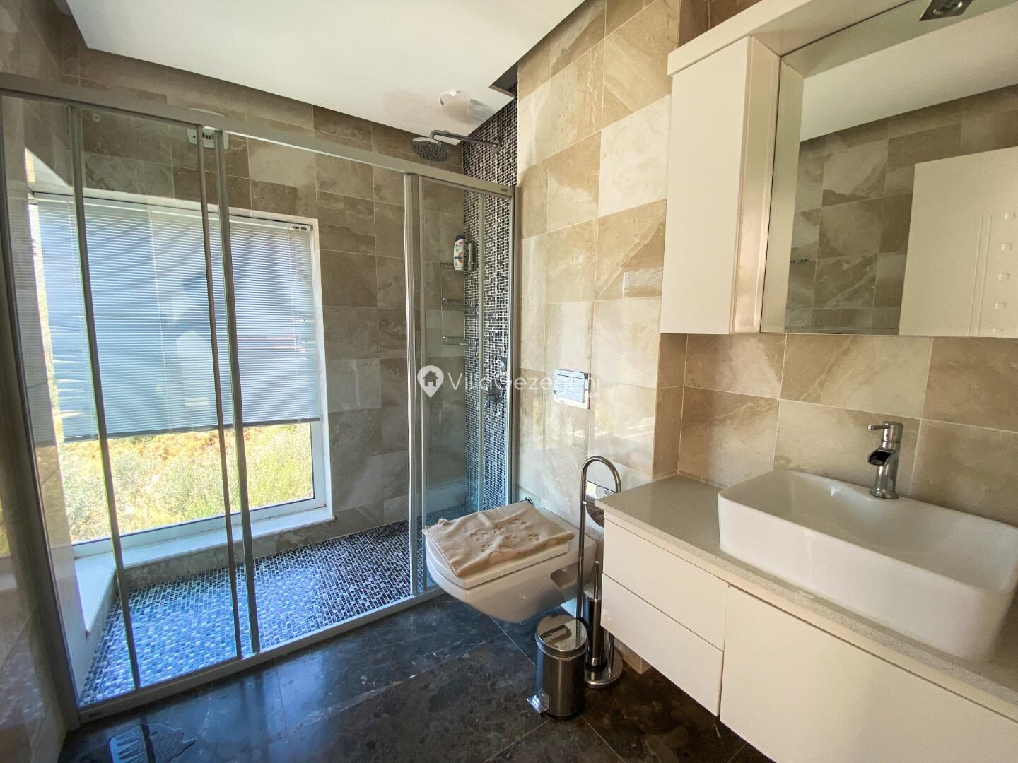 Villa Hillside 3 — 80