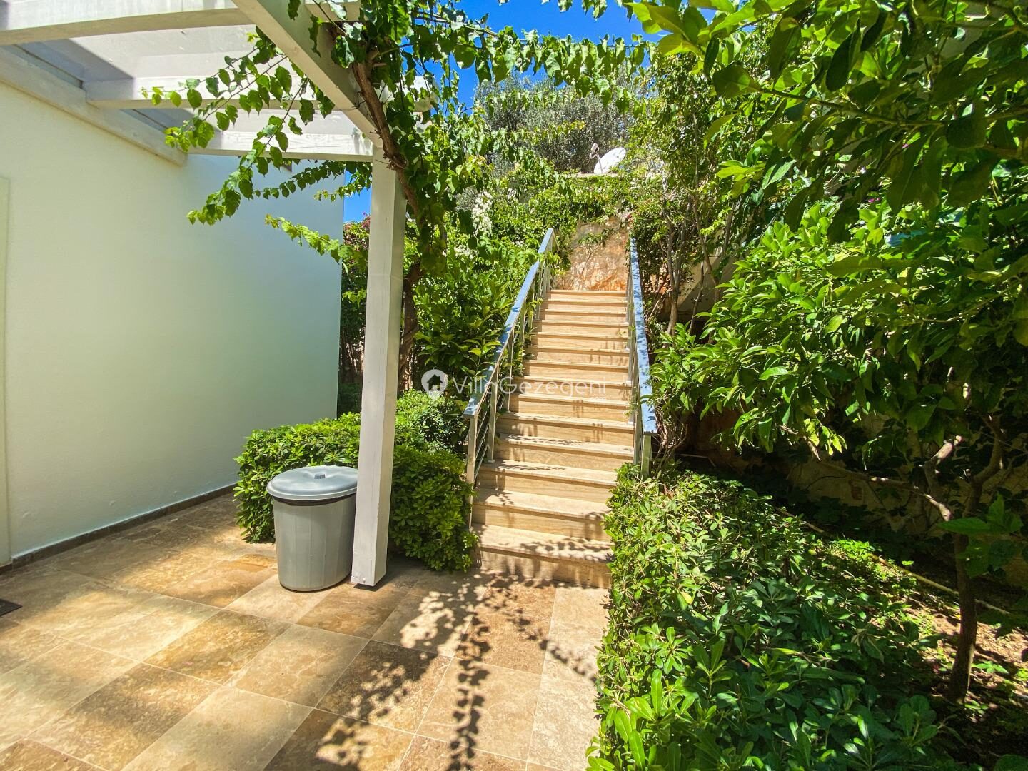 Villa Hillside 3 — 83