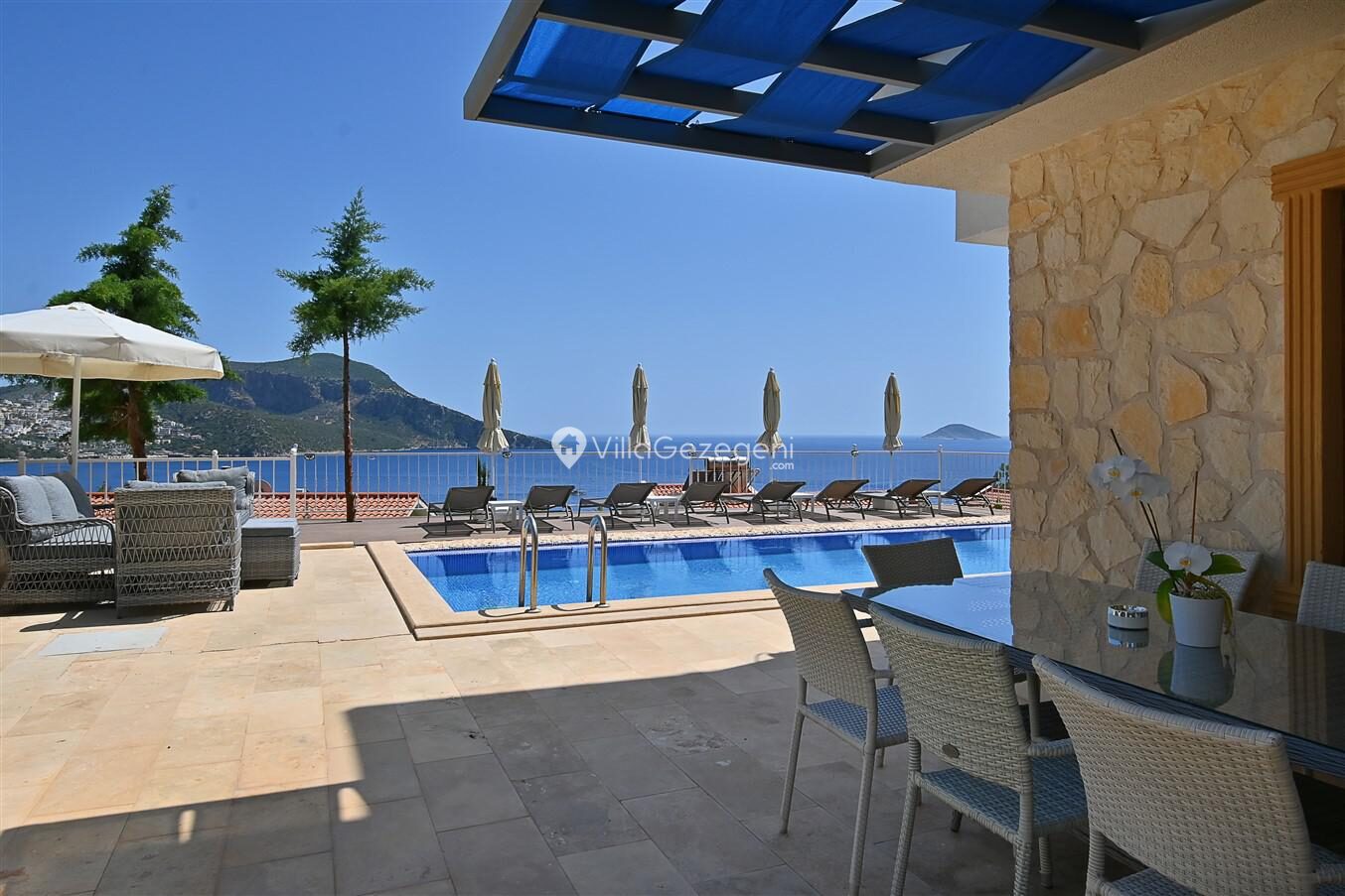 Villa Dionysus — 11