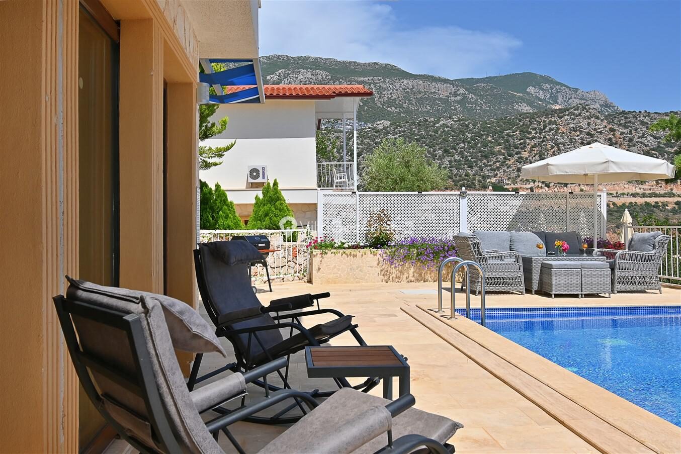 Villa Dionysus — 17
