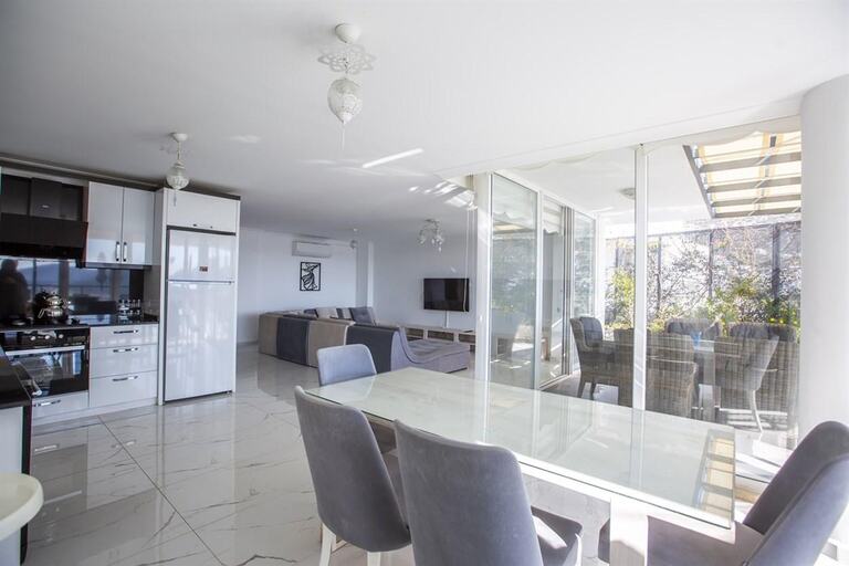 Villa Royal 1 — 2