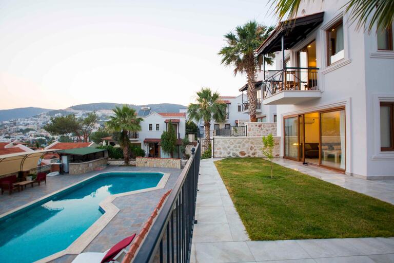 Villa Road Bora — 3