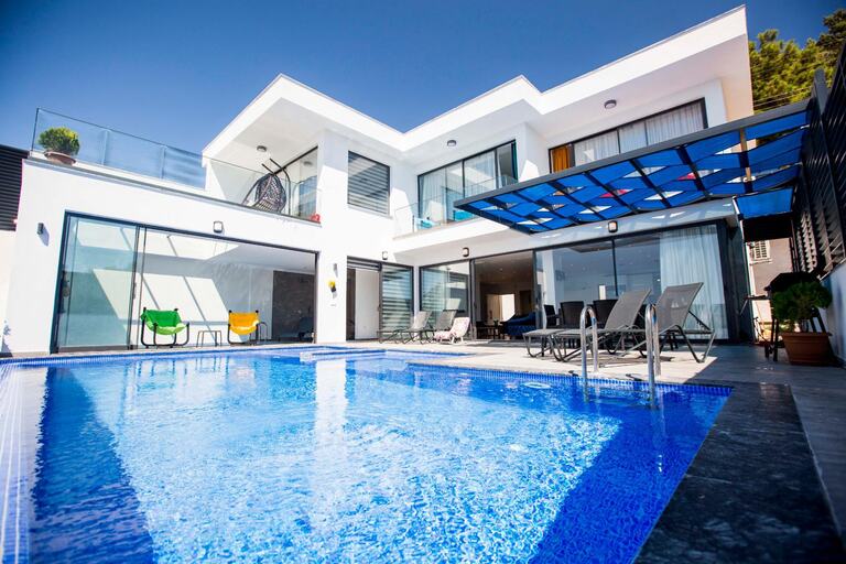 Villa Fantastik — 2