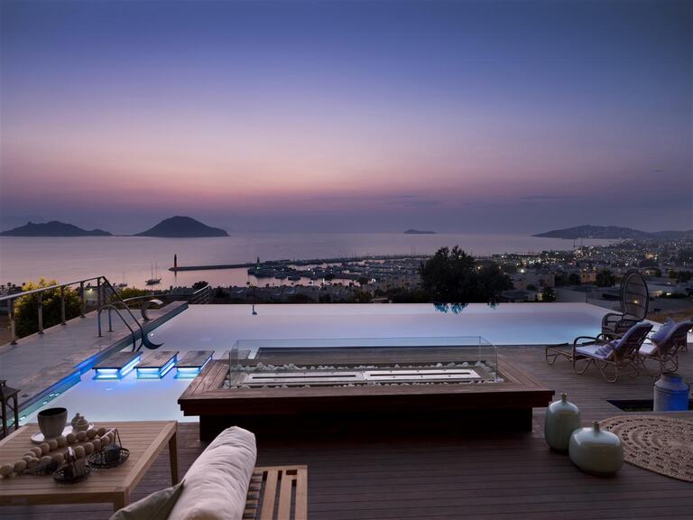 Villa Veyron 493 — 2