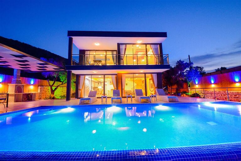 Villa Black Rose — 1