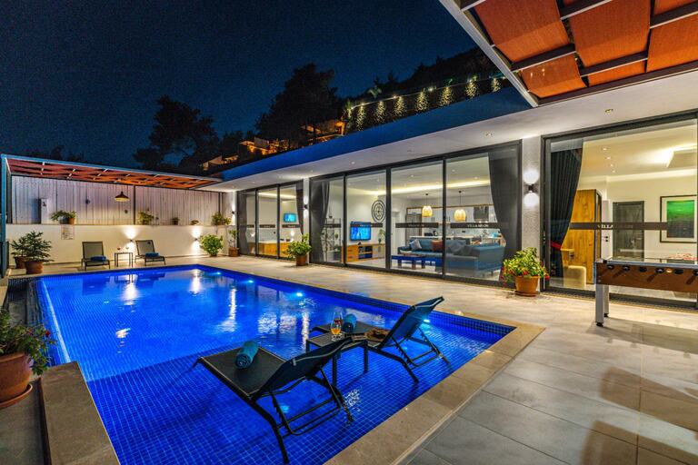 Villa Neon — 2