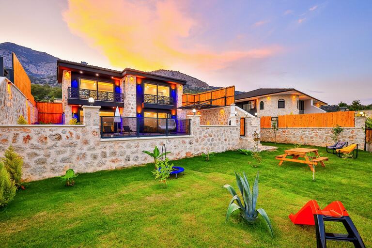 Villa Sandak 3 — 3