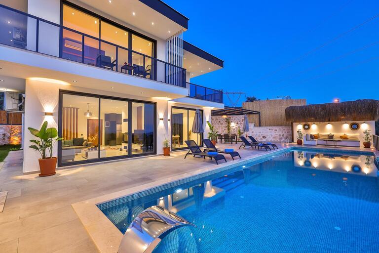Villa Fi Manor — 3