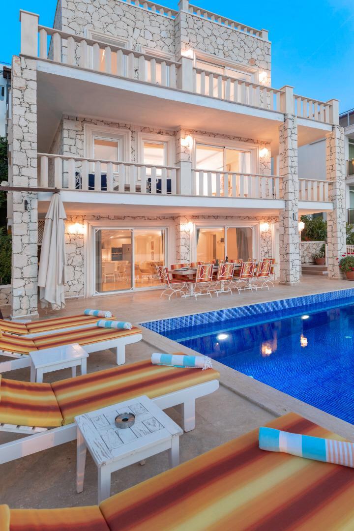 Villa Ketchy — 2