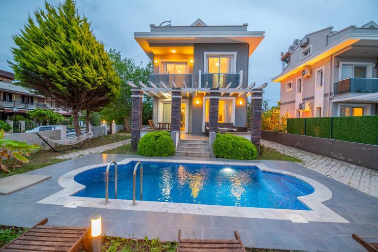Villa Elora — 1