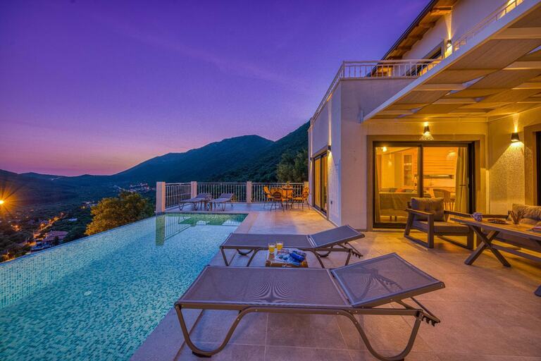 Villa Poeta — 2