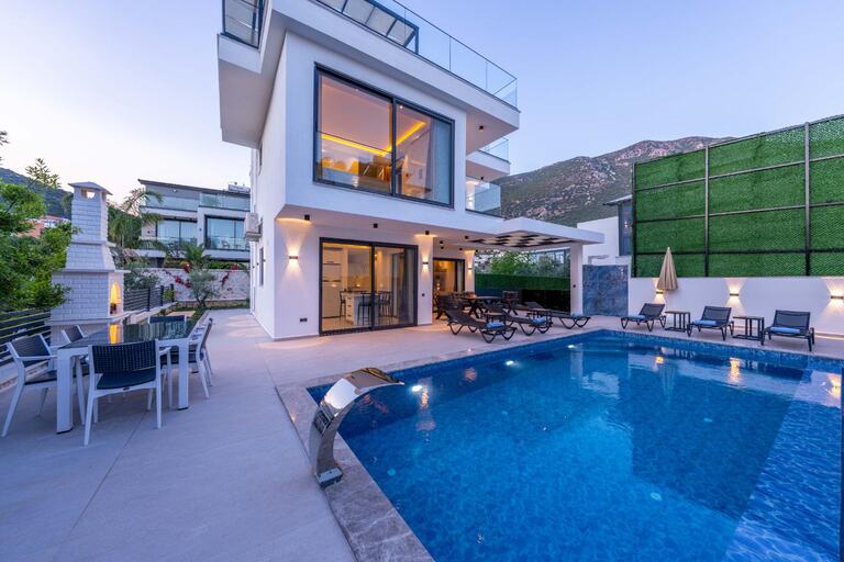 Villa Lovelet 1 — 2