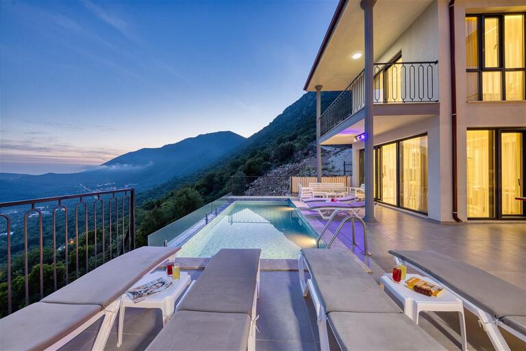 Villa Fiesta 3 — 3