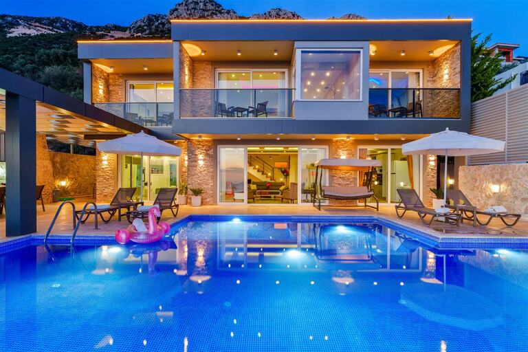 Villa Voyage — 2