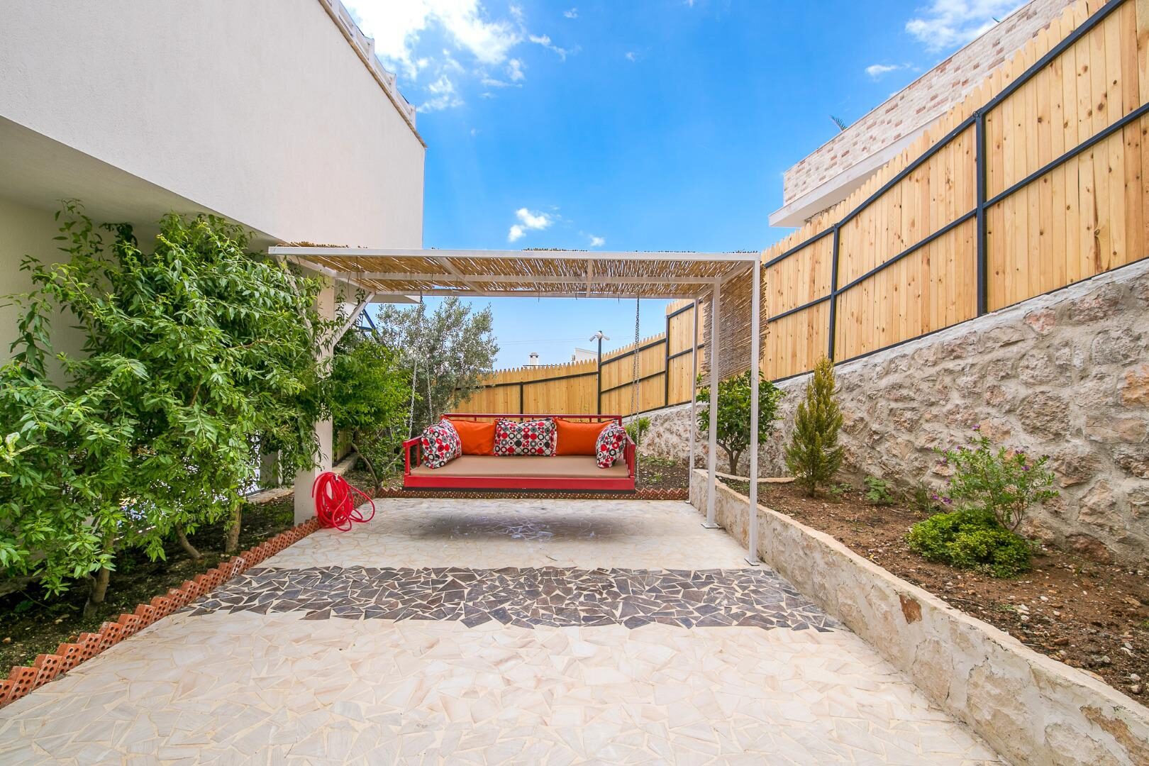 Villa Hills Spring — 13