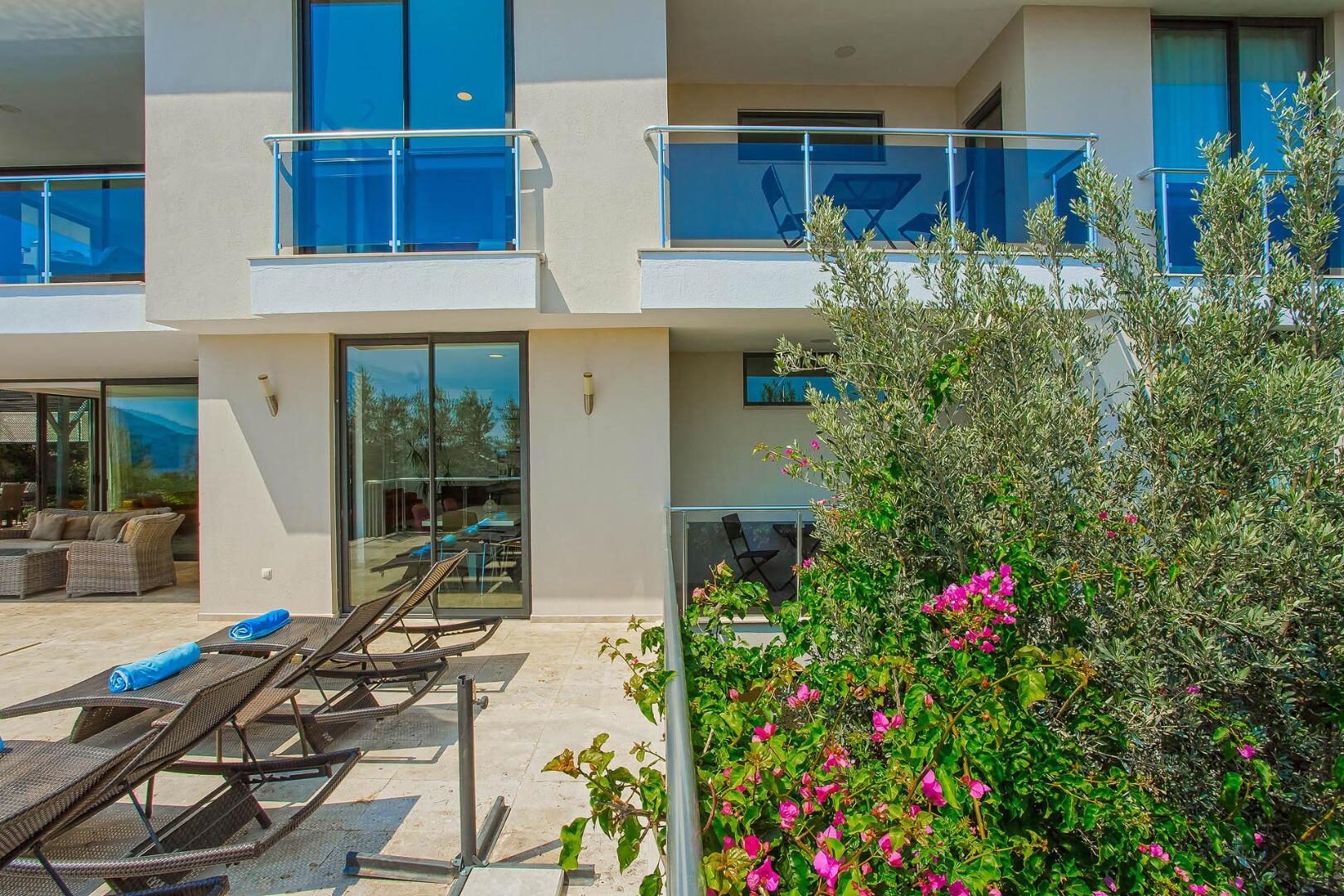 Villa Greenscape — 6