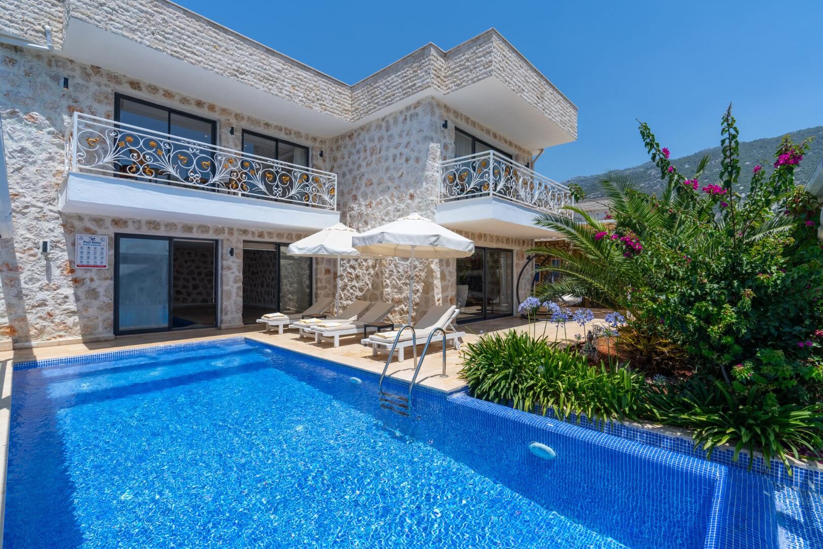 Villa Narin 9 — 12