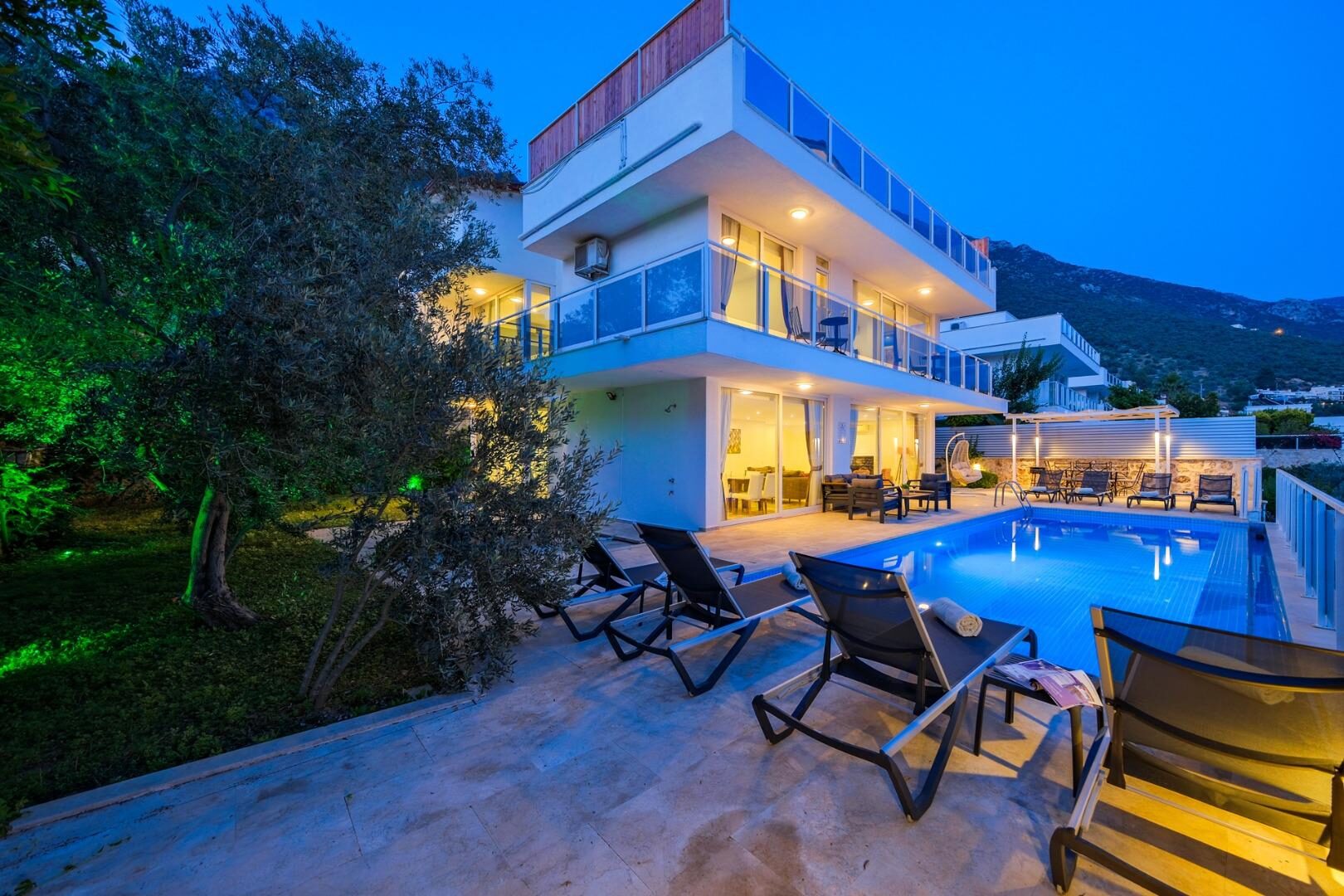 Villa Lumiere 3 — 4