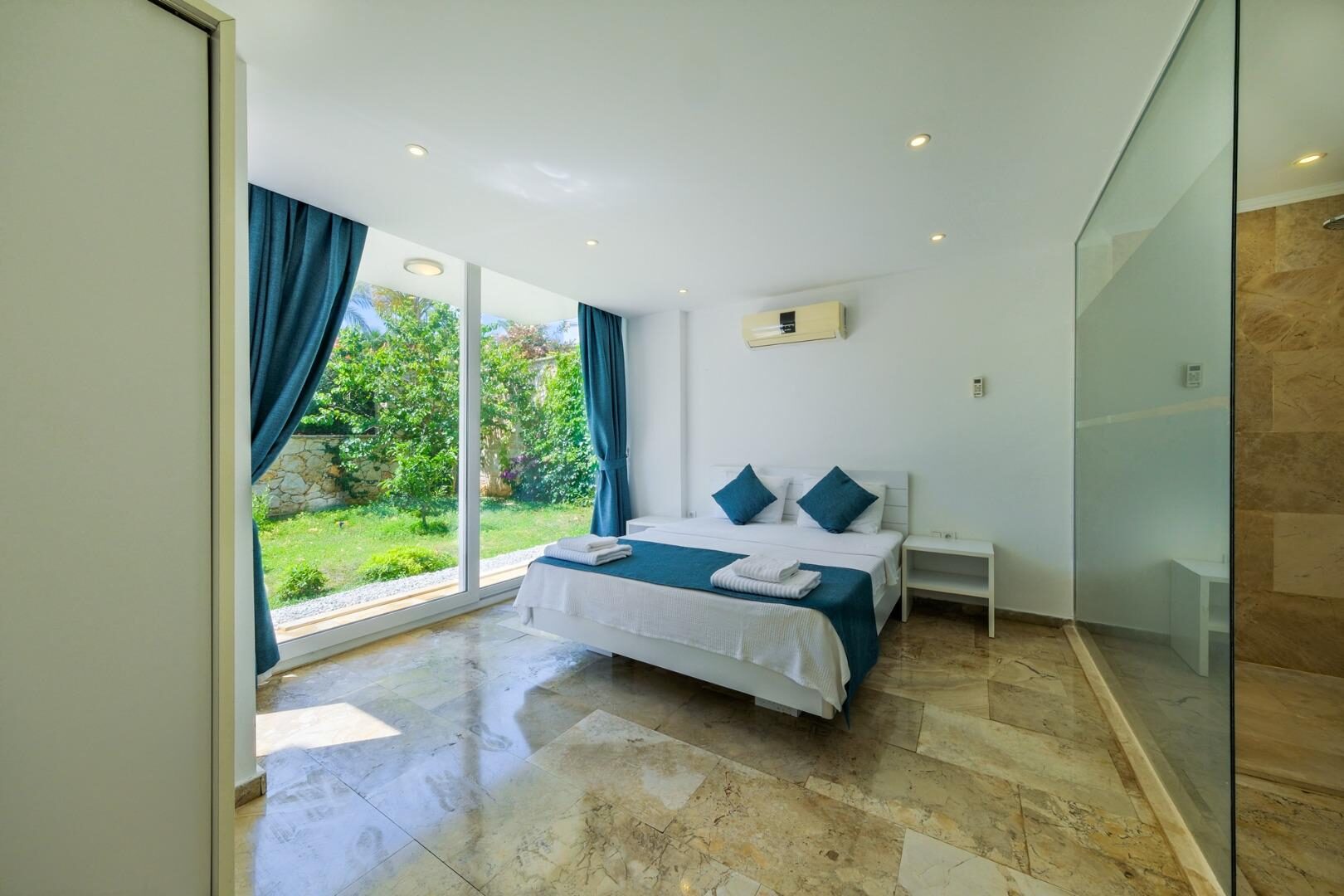 Villa Lumiere 3 — 77