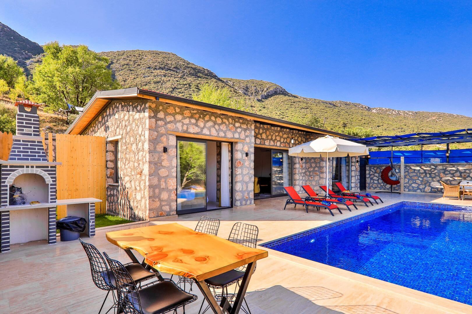 Villa Azra Naz
