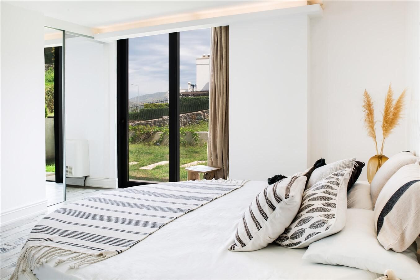 Villa Veyron 493 — 28