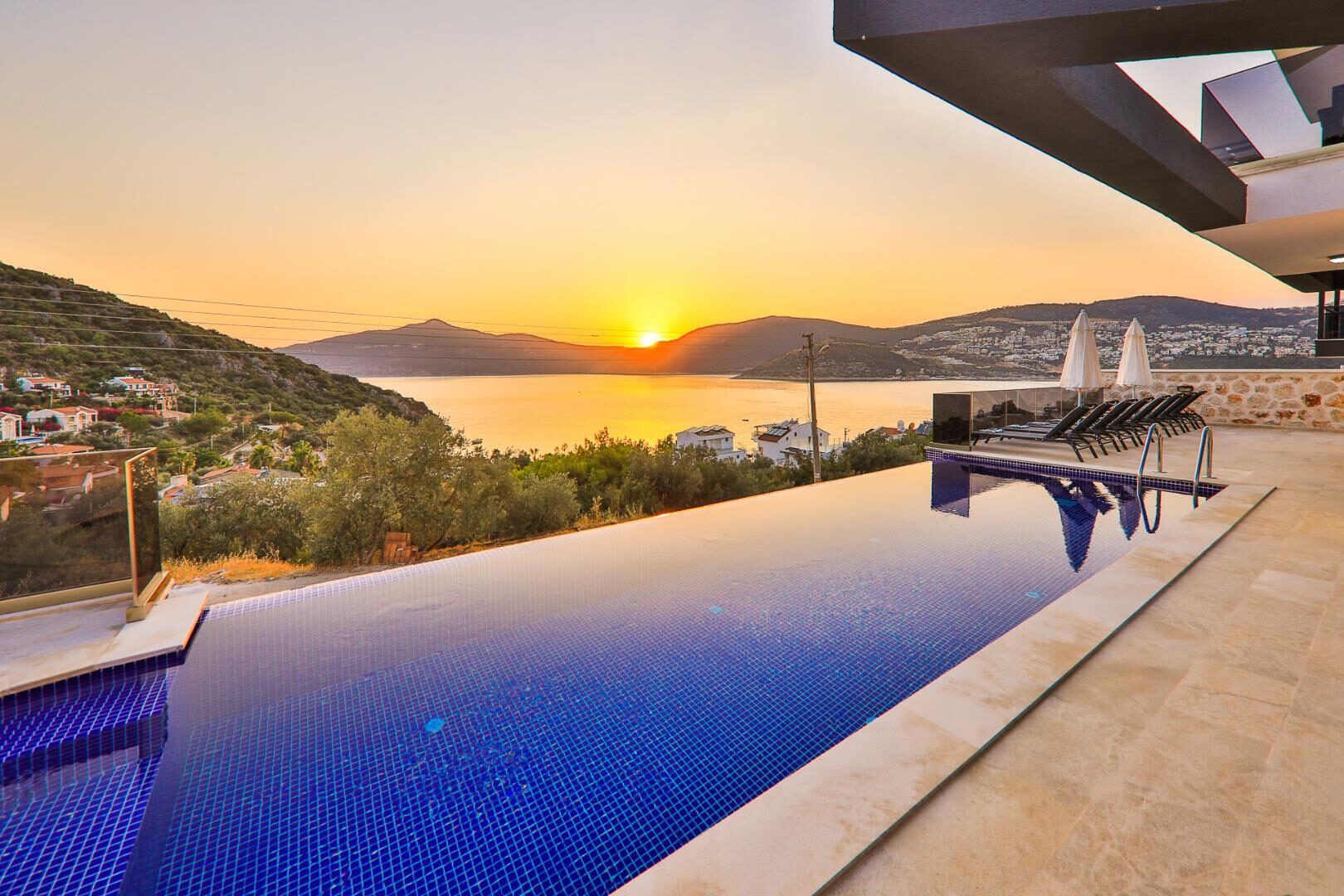 Villa Loca — 3