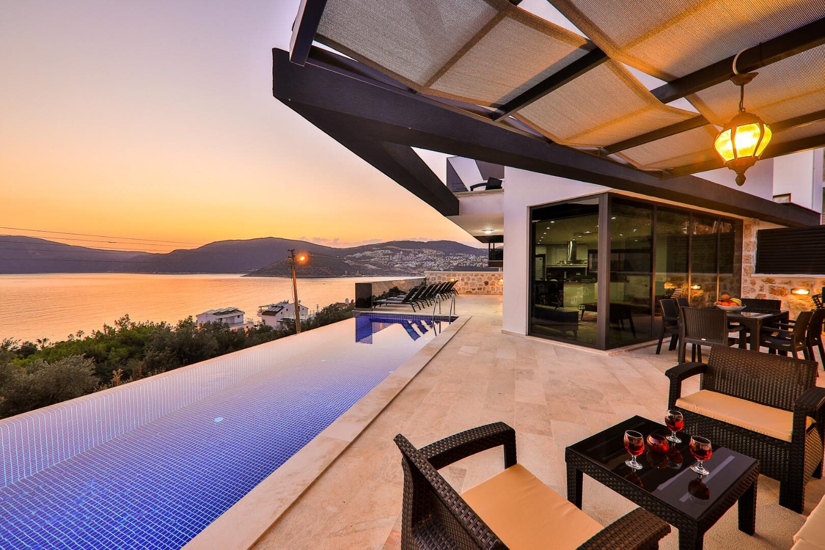 Villa Loca — 10