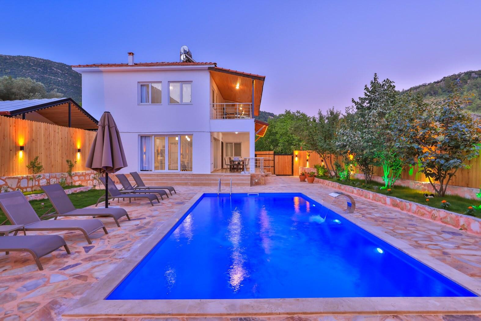 Villa Dr — 2