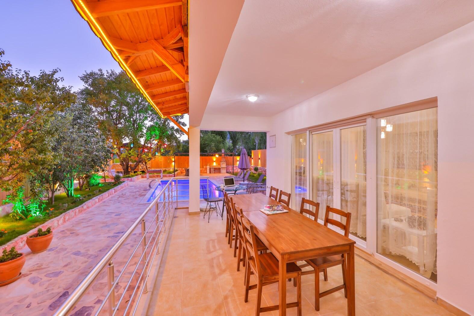 Villa Dr — 42