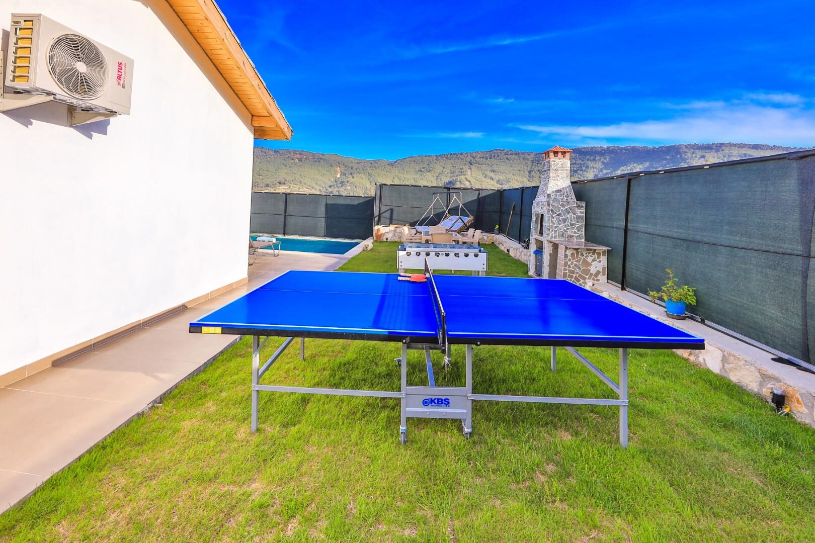Villa Tawny — 3