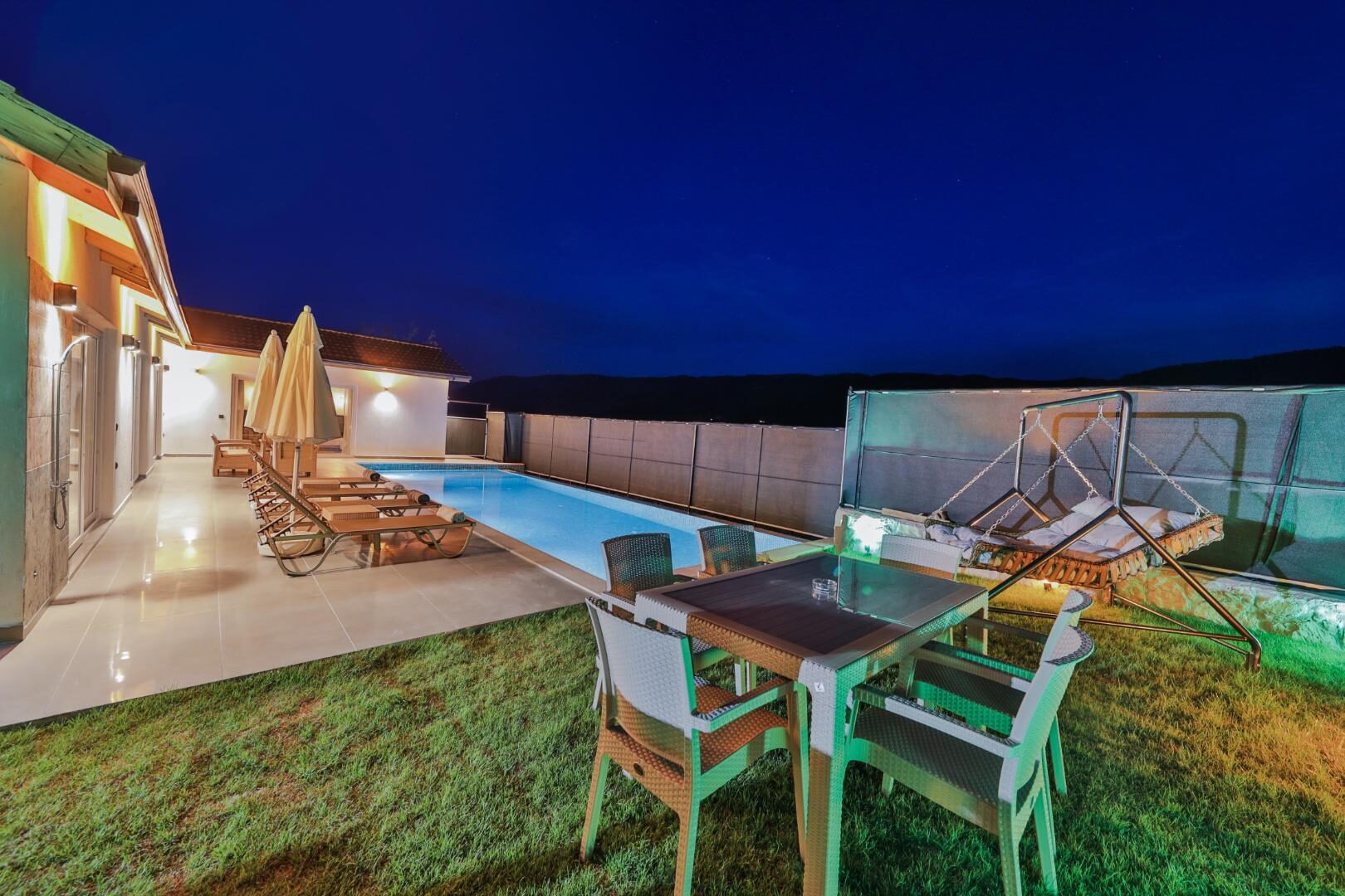 Villa Tawny — 9