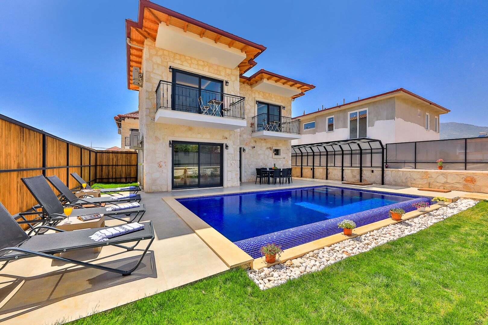 Villa Kaşlı 1 — 3