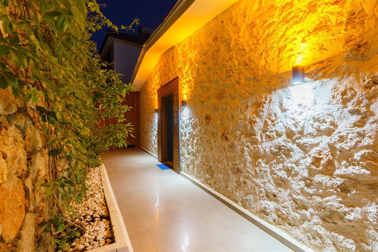 Villa Mira Queen — 60