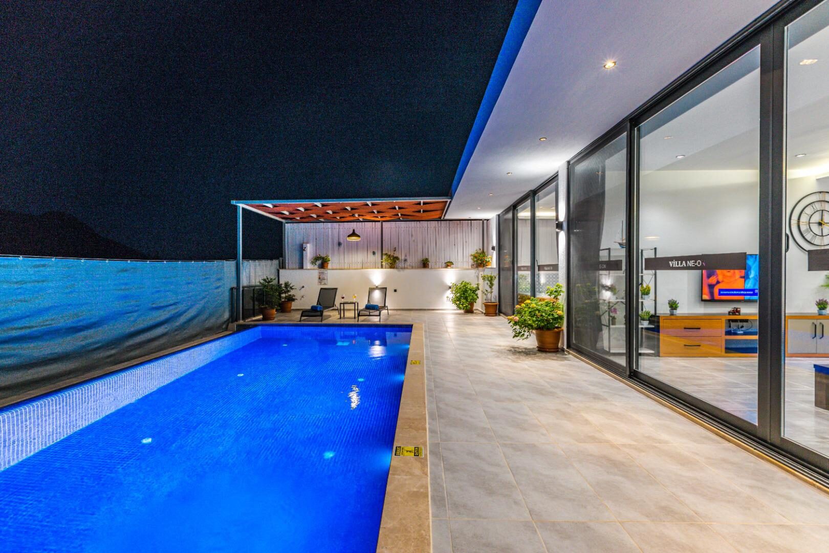 Villa Neon — 4