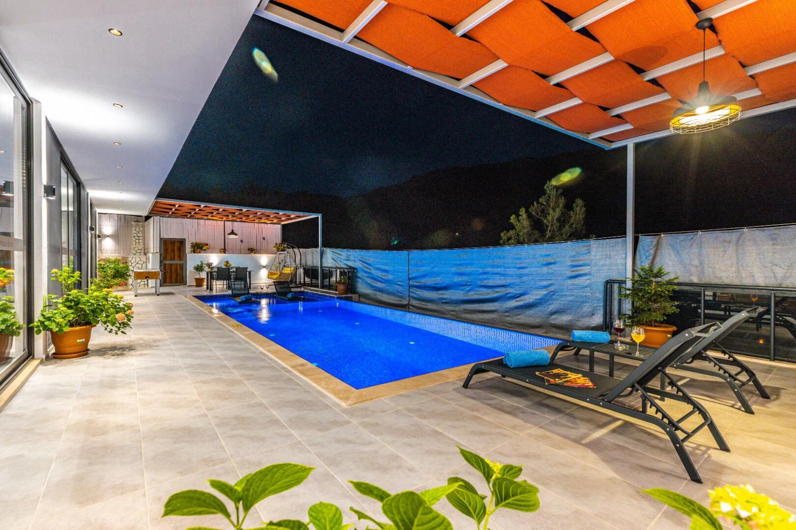Villa Neon — 10