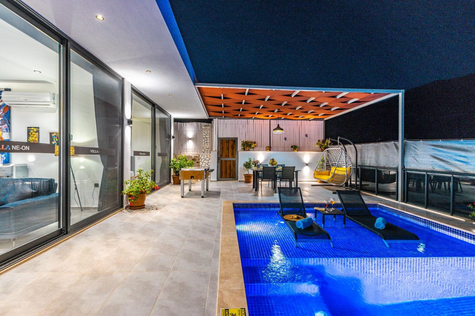 Villa Neon — 12