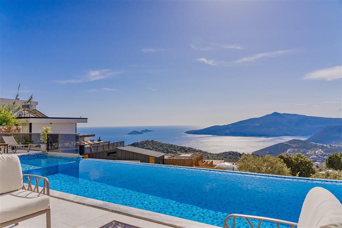 Villa July — 29